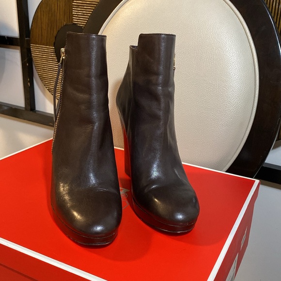 Michael Kors Wedge ankle boots one use like new. - Picture 6 of 8